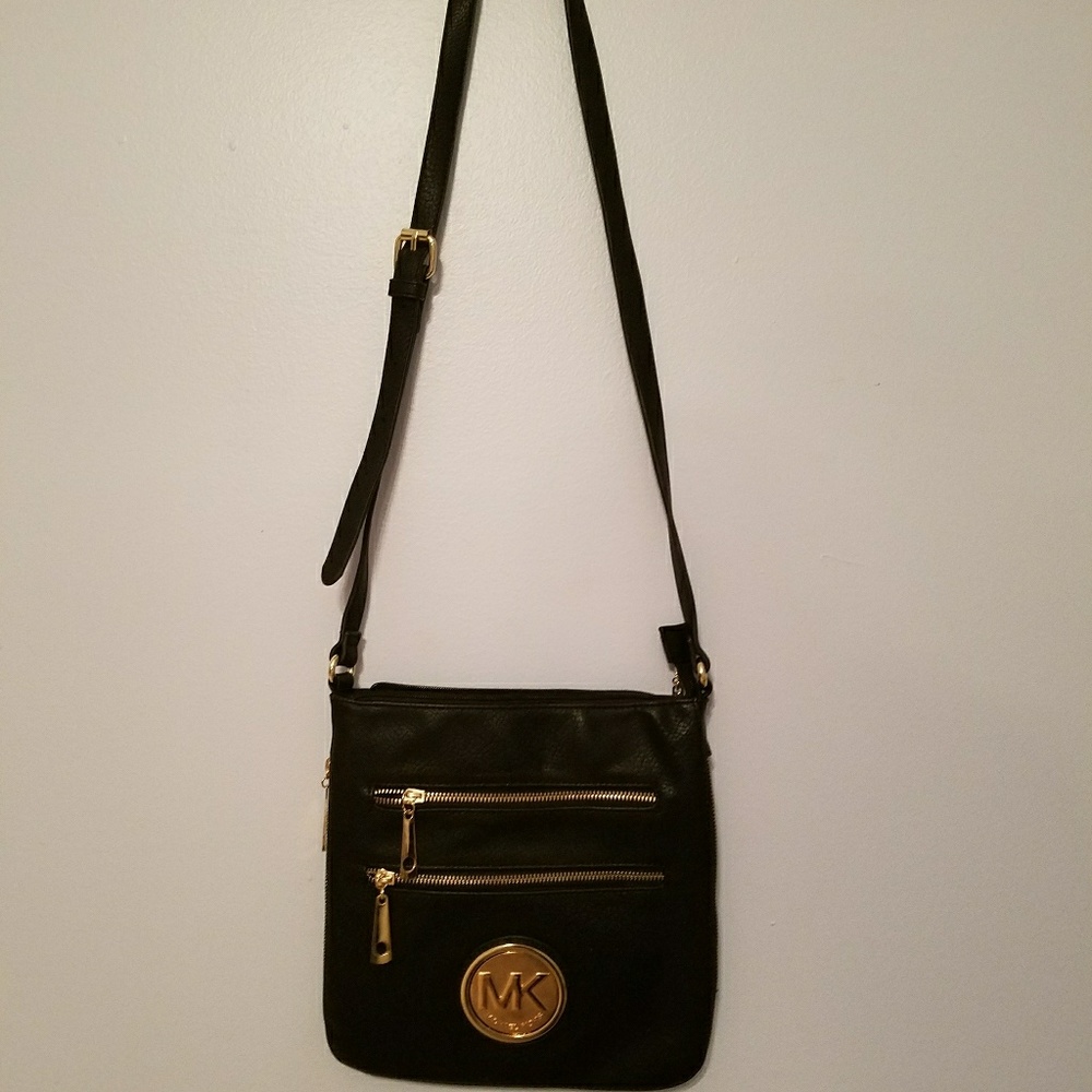 MK black purse with adjustable strap